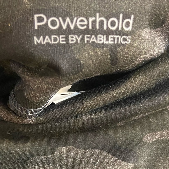 Fabletics power hold Mika high waisted pocket Capri leggings camo green 2X NWT - Picture 10 of 12